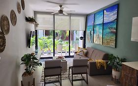Stunning 1 Bdrm Condo Gym-Pool 10 Min To The Beach & Quinta Av